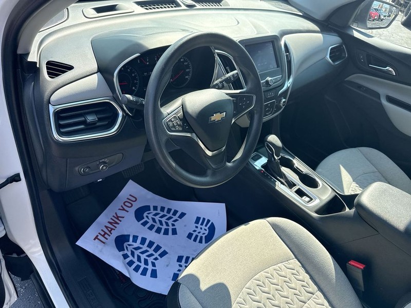 Chevrolet Equinox Vehicle Full-screen Gallery Image 18