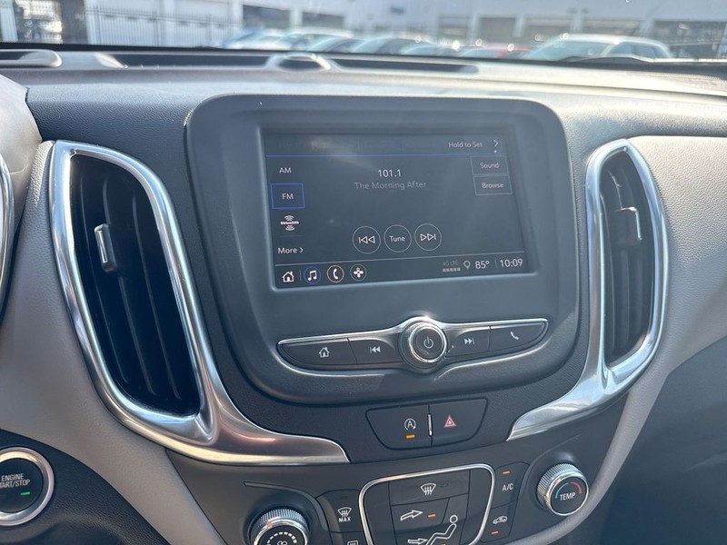 Chevrolet Equinox Vehicle Full-screen Gallery Image 22
