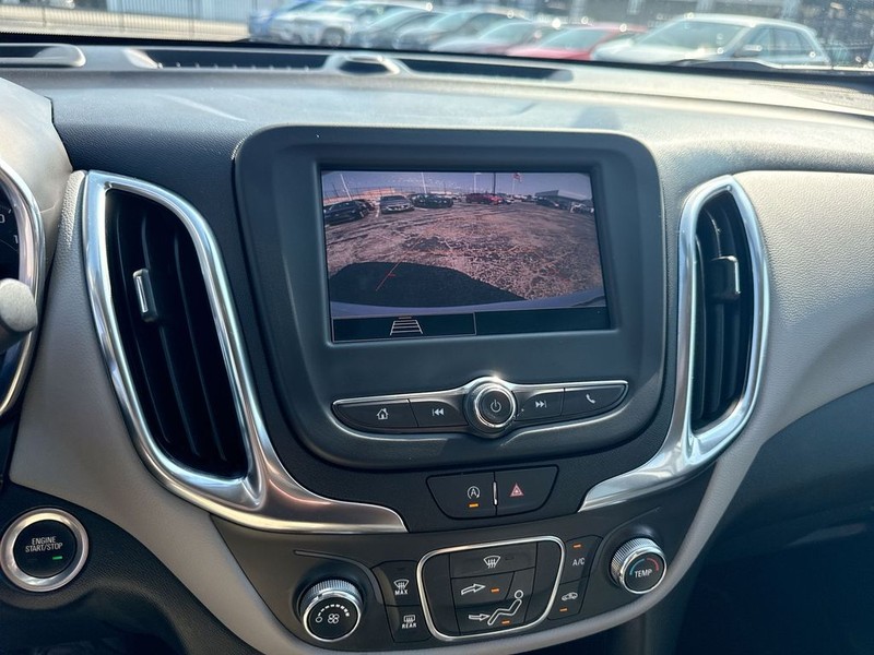 Chevrolet Equinox Vehicle Full-screen Gallery Image 23