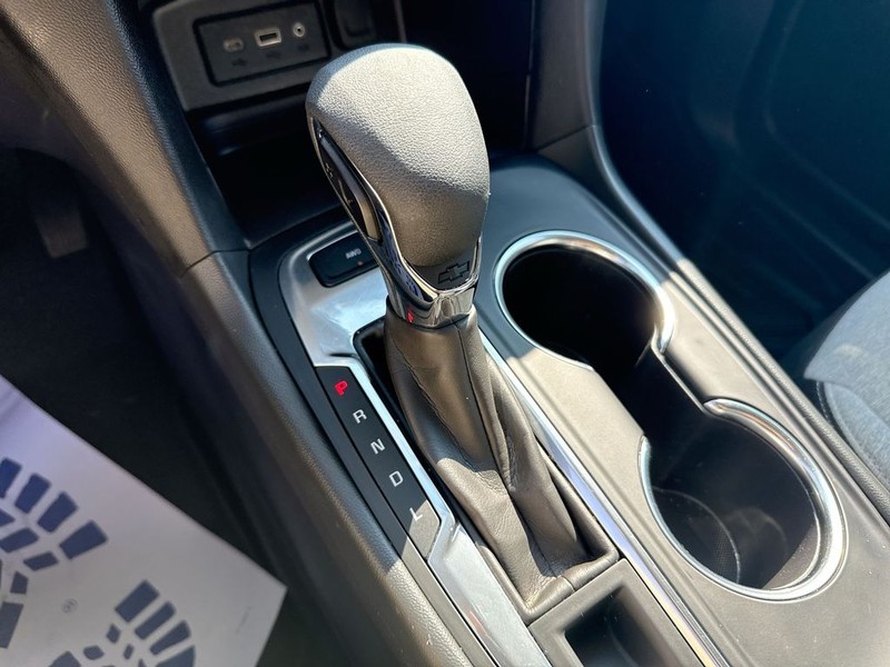 Chevrolet Equinox Vehicle Full-screen Gallery Image 24