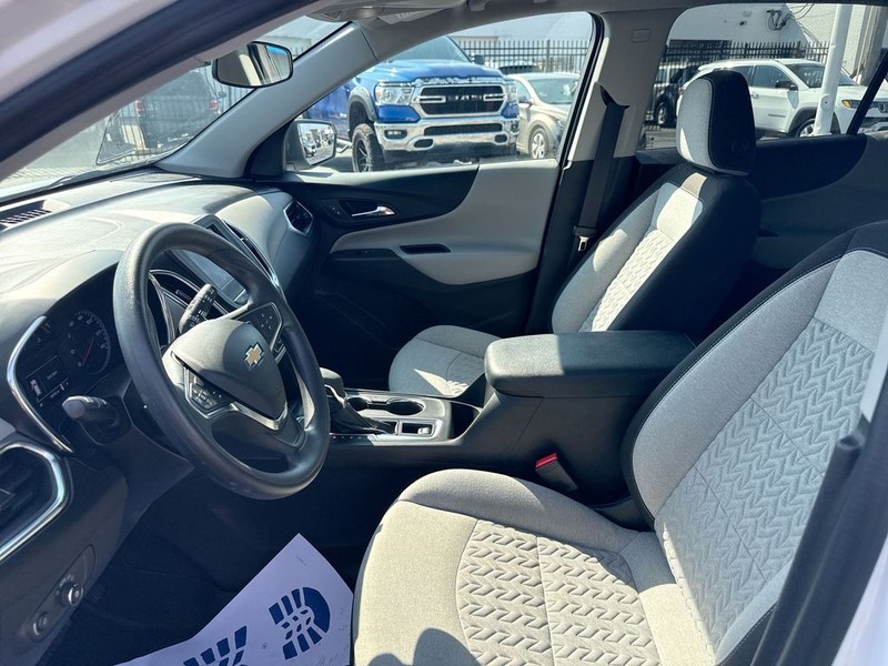 Chevrolet Equinox Vehicle Full-screen Gallery Image 28
