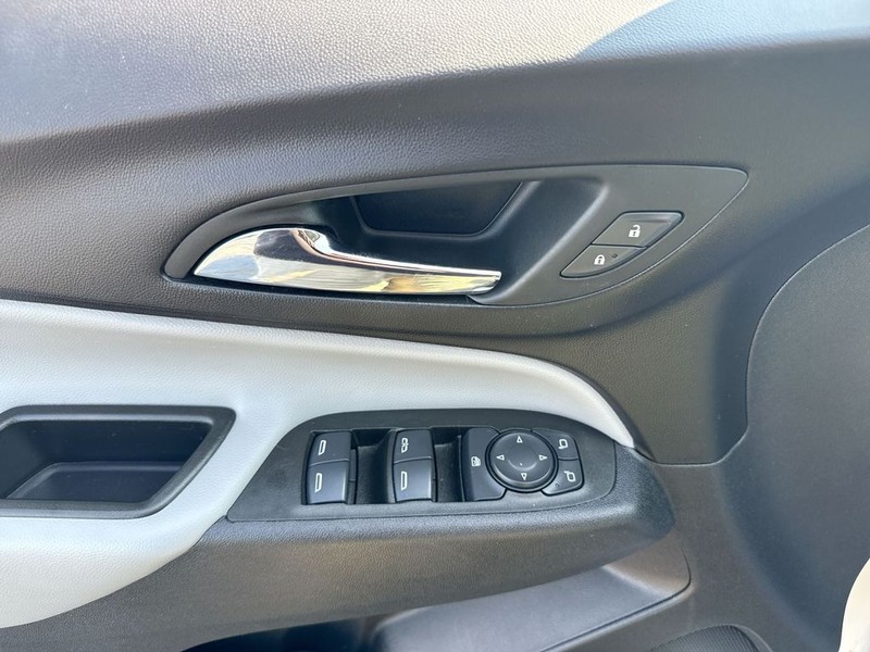 Chevrolet Equinox Vehicle Full-screen Gallery Image 30