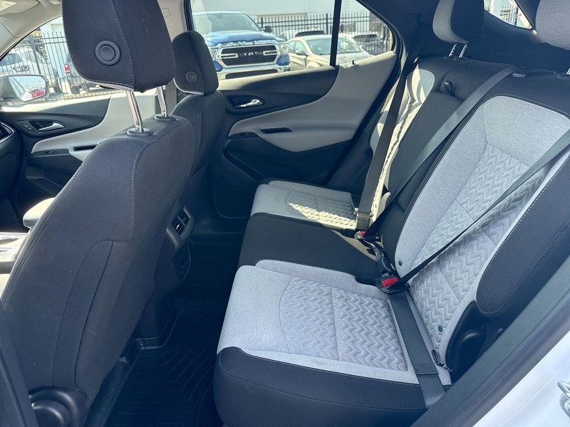 Chevrolet Equinox Vehicle Full-screen Gallery Image 31