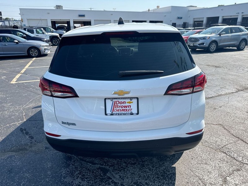 Chevrolet Equinox Vehicle Full-screen Gallery Image 32
