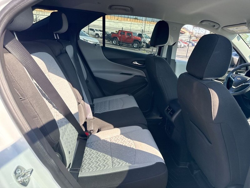 Chevrolet Equinox Vehicle Full-screen Gallery Image 33