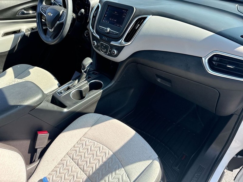 Chevrolet Equinox Vehicle Full-screen Gallery Image 35