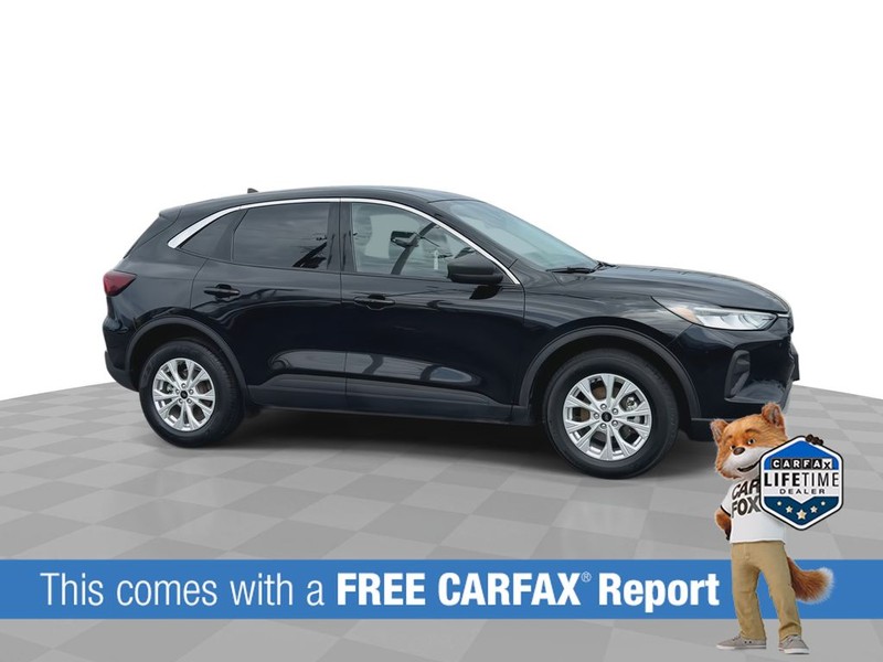 Ford Escape Vehicle Full-screen Gallery Image 3
