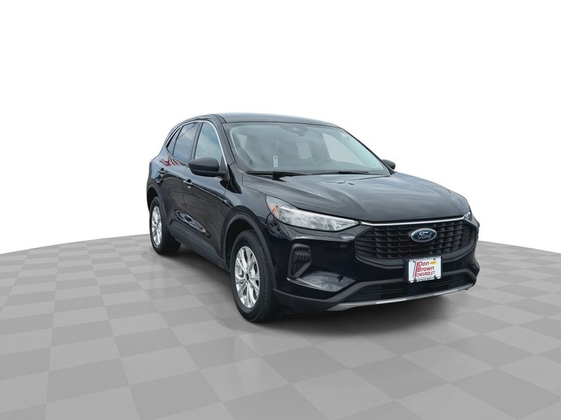 Ford Escape Vehicle Full-screen Gallery Image 4