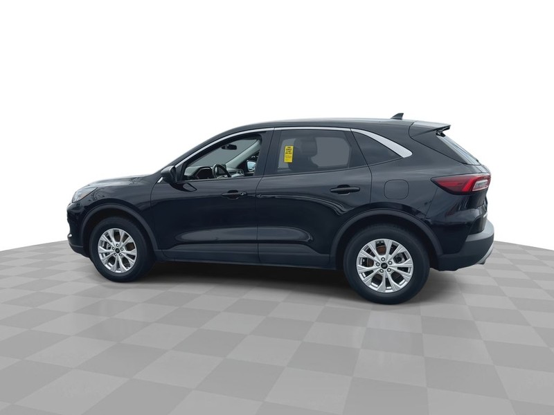 Ford Escape Vehicle Full-screen Gallery Image 10