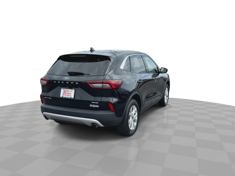 Ford Escape Vehicle Full-screen Gallery Image 13