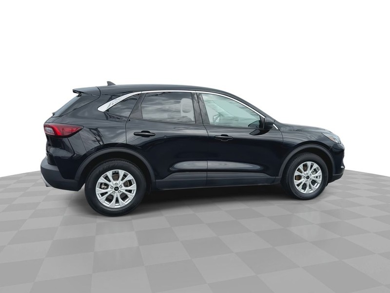 Ford Escape Vehicle Full-screen Gallery Image 14