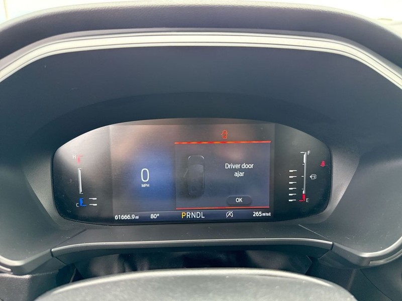 Ford Escape Vehicle Full-screen Gallery Image 18