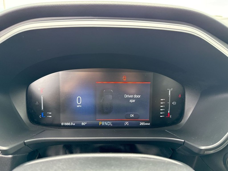 Ford Escape Vehicle Full-screen Gallery Image 19