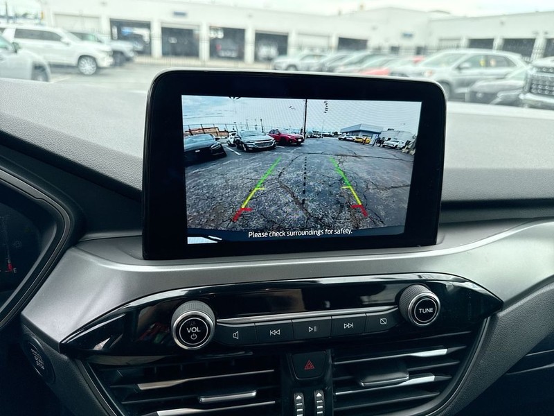 Ford Escape Vehicle Full-screen Gallery Image 21