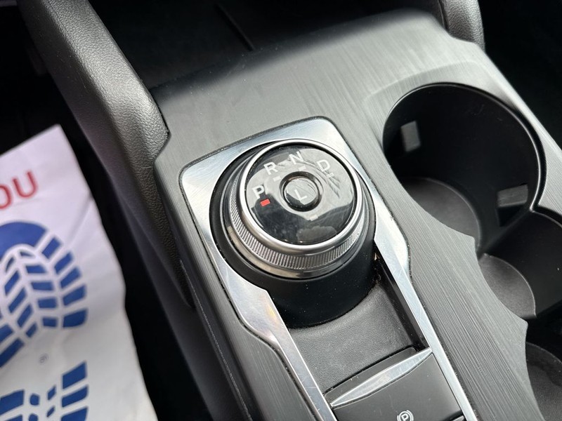 Ford Escape Vehicle Full-screen Gallery Image 22