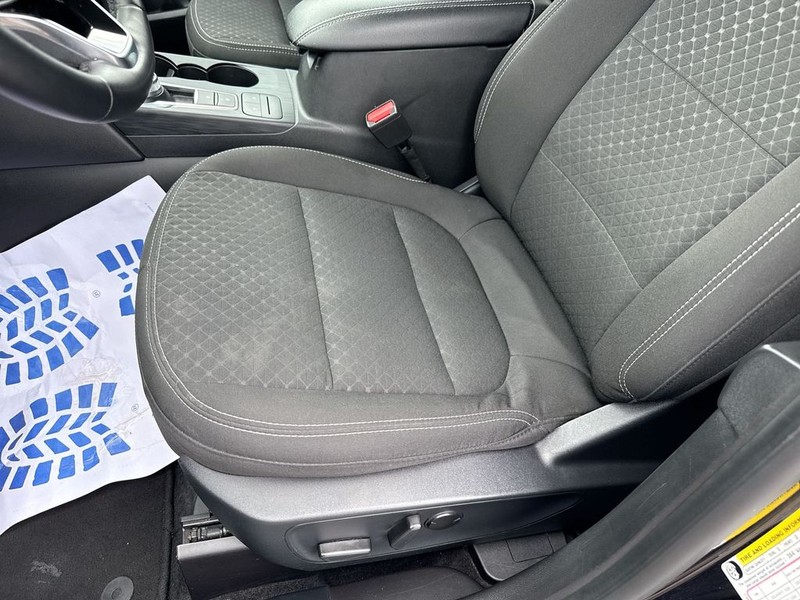 Ford Escape Vehicle Full-screen Gallery Image 26