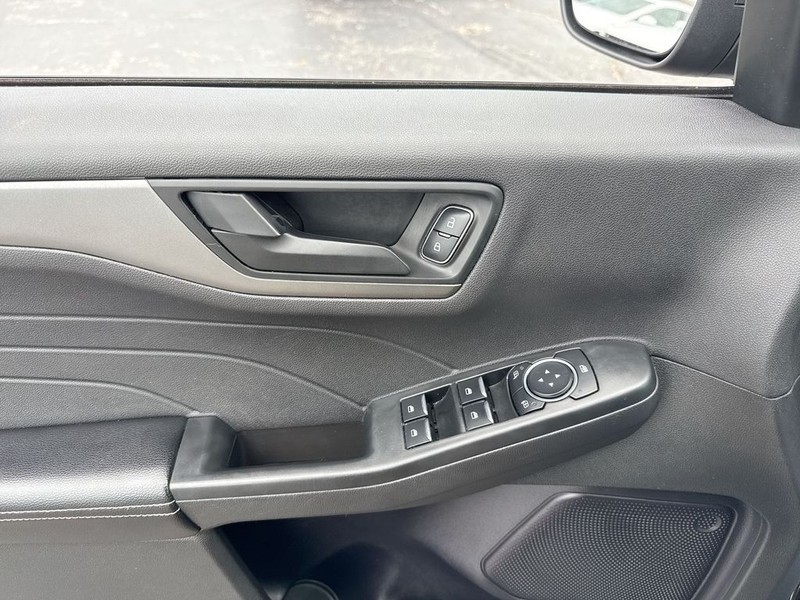 Ford Escape Vehicle Full-screen Gallery Image 28