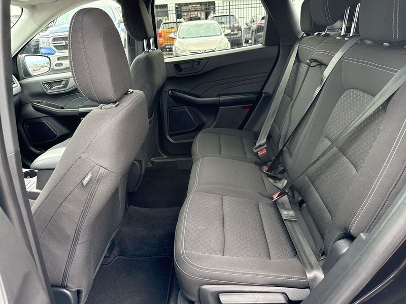 Ford Escape Vehicle Full-screen Gallery Image 30