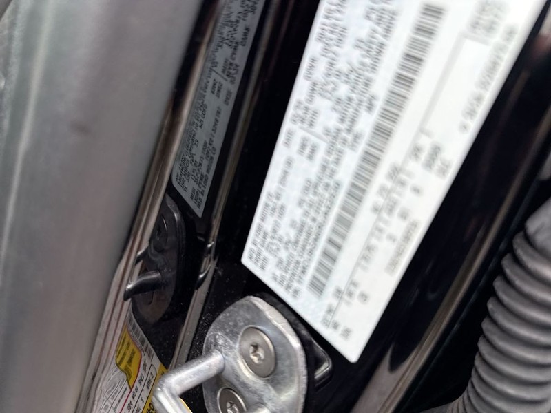 Ford Escape Vehicle Full-screen Gallery Image 37