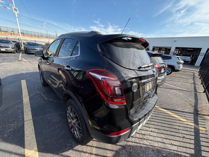 Buick Encore Vehicle Full-screen Gallery Image 03