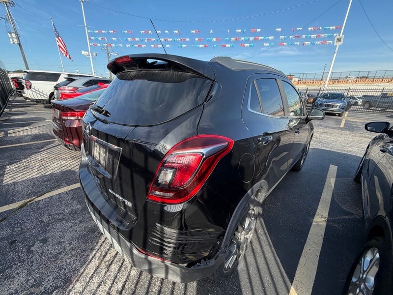 Buick Encore Vehicle Full-screen Gallery Image 04
