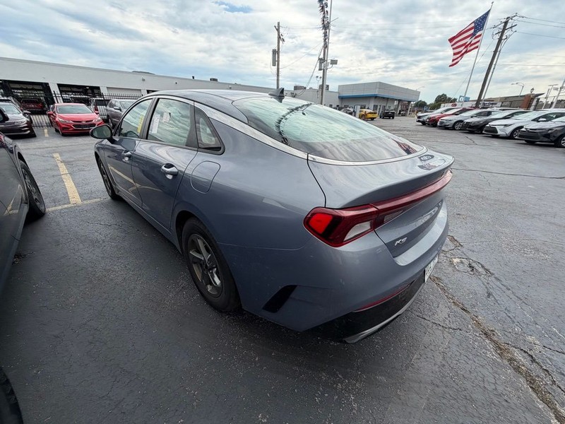 Kia K5 Vehicle Full-screen Gallery Image 4