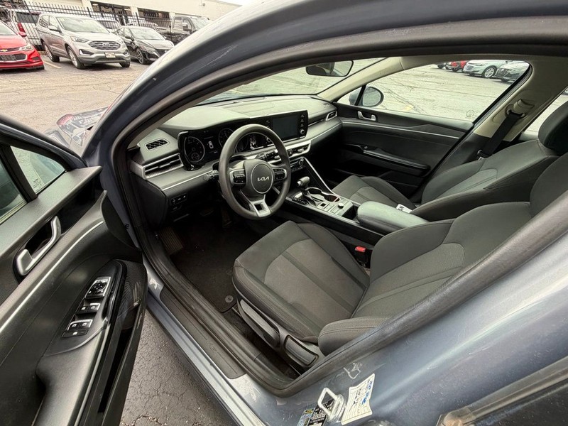 Kia K5 Vehicle Full-screen Gallery Image 7