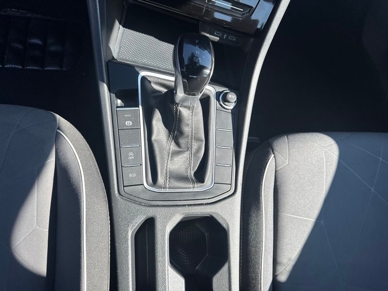 Volkswagen Jetta Vehicle Full-screen Gallery Image 19