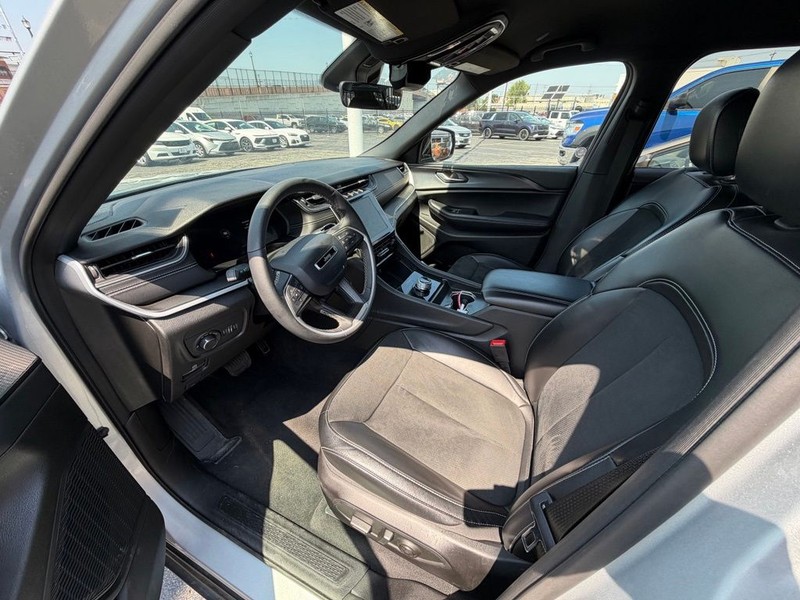 Jeep Grand Cherokee Vehicle Full-screen Gallery Image 7