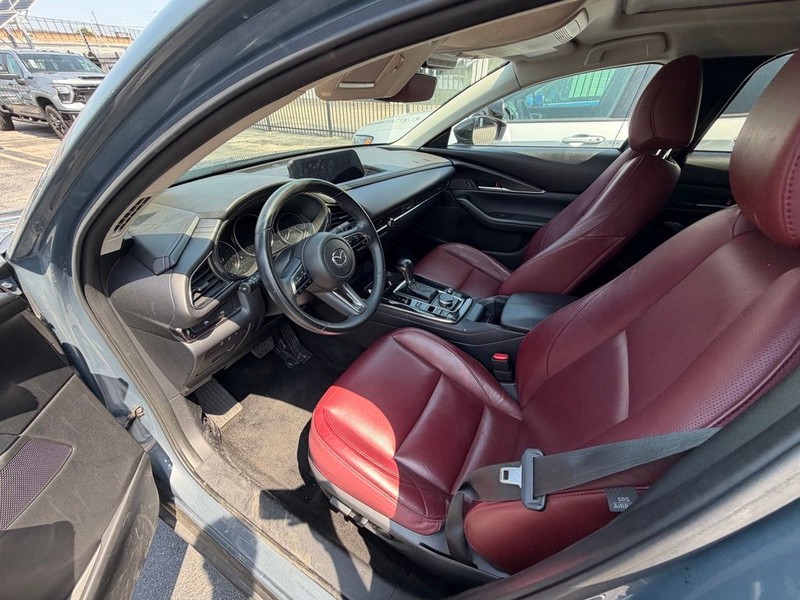 Mazda CX-30 Vehicle Full-screen Gallery Image 7