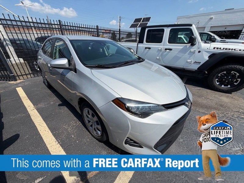 Toyota Corolla Vehicle Full-screen Gallery Image 3