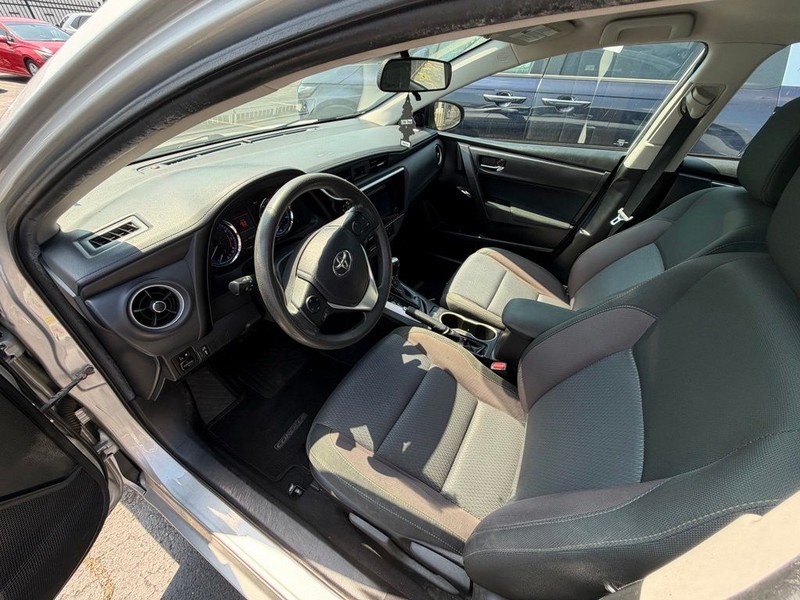 Toyota Corolla Vehicle Full-screen Gallery Image 7