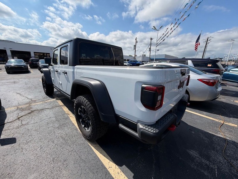Jeep Gladiator Vehicle Full-screen Gallery Image 4