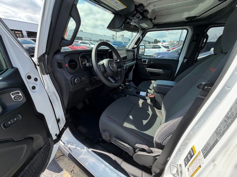 Jeep Gladiator Vehicle Full-screen Gallery Image 7