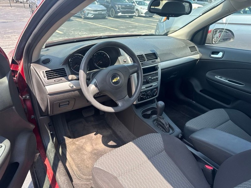 Chevrolet Cobalt Vehicle Full-screen Gallery Image 10