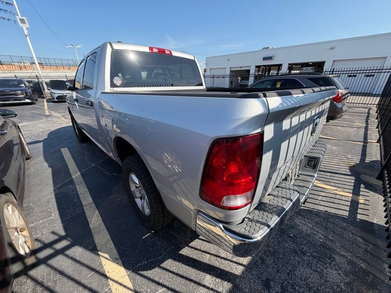 Ram 1500 Vehicle Full-screen Gallery Image 4