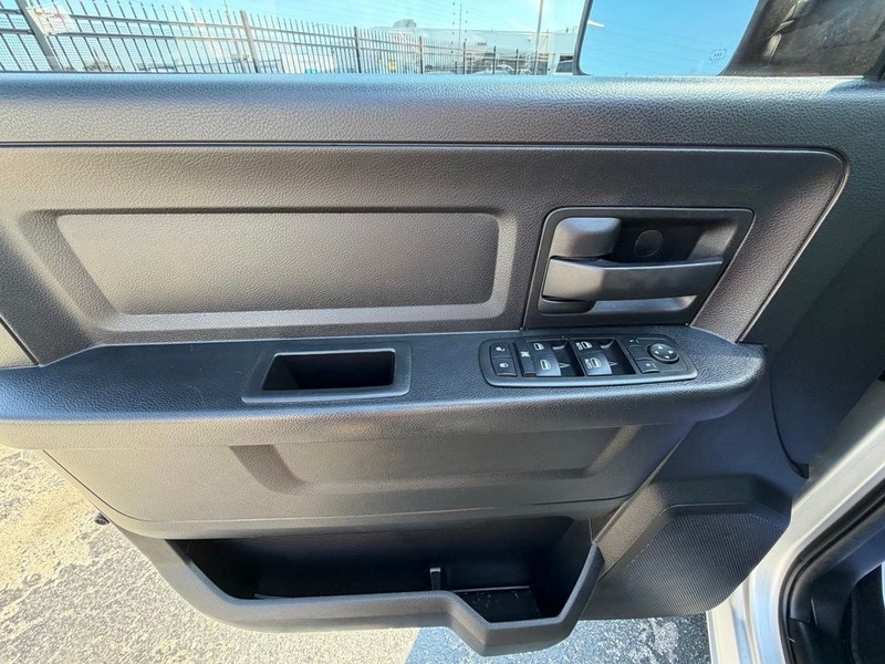 Ram 1500 Vehicle Full-screen Gallery Image 26