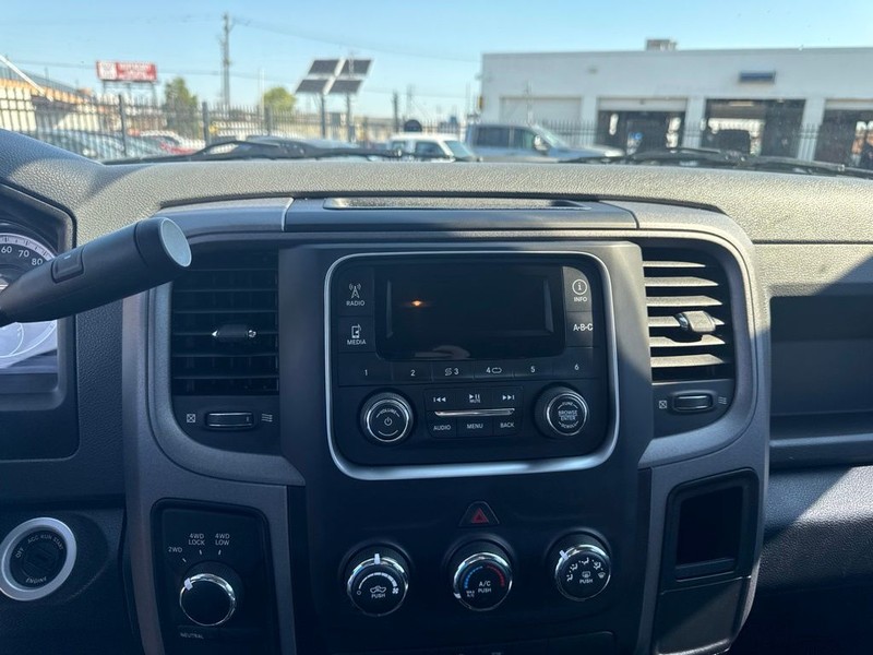Ram 1500 Vehicle Full-screen Gallery Image 31