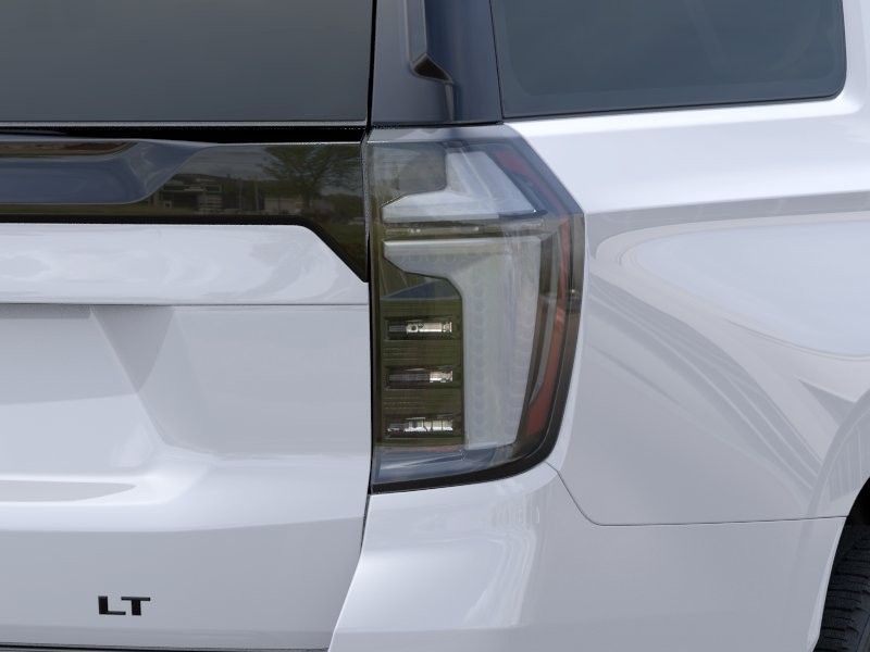 Chevrolet Suburban Vehicle Full-screen Gallery Image 11