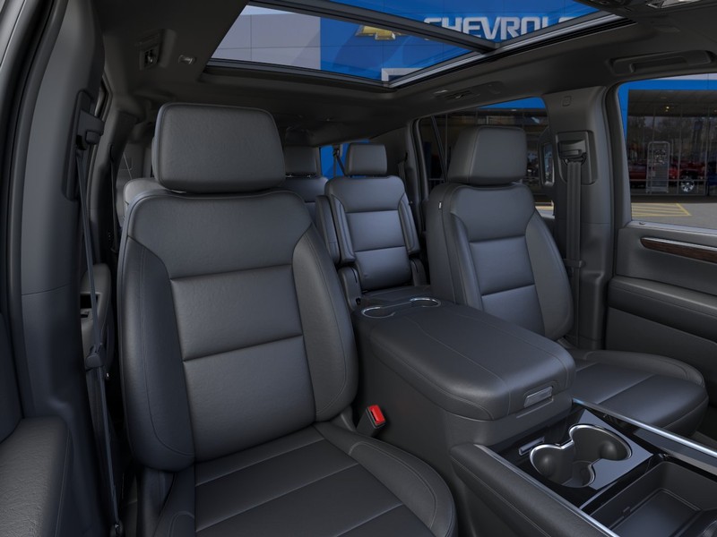 Chevrolet Suburban Vehicle Full-screen Gallery Image 16