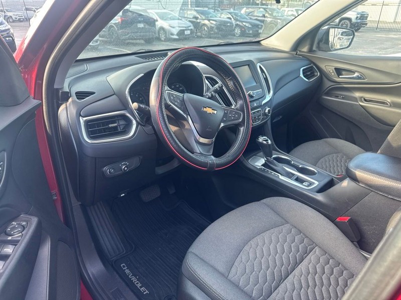 Chevrolet Equinox Vehicle Full-screen Gallery Image 6