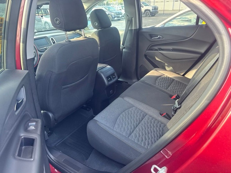Chevrolet Equinox Vehicle Full-screen Gallery Image 7