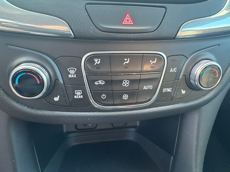 Chevrolet Equinox Vehicle Full-screen Gallery Image 13
