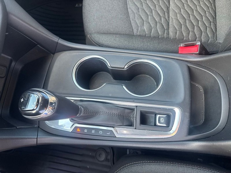 Chevrolet Equinox Vehicle Full-screen Gallery Image 14
