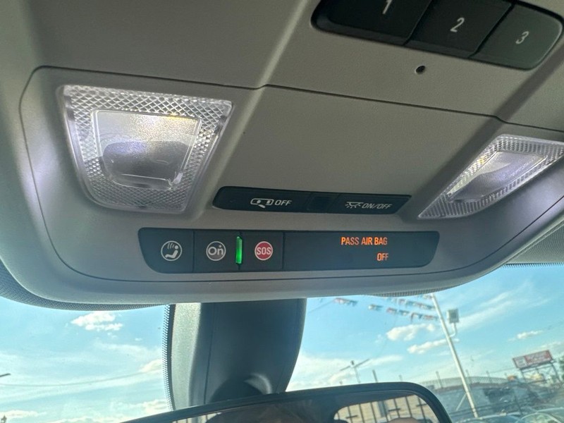 Chevrolet Equinox Vehicle Full-screen Gallery Image 17