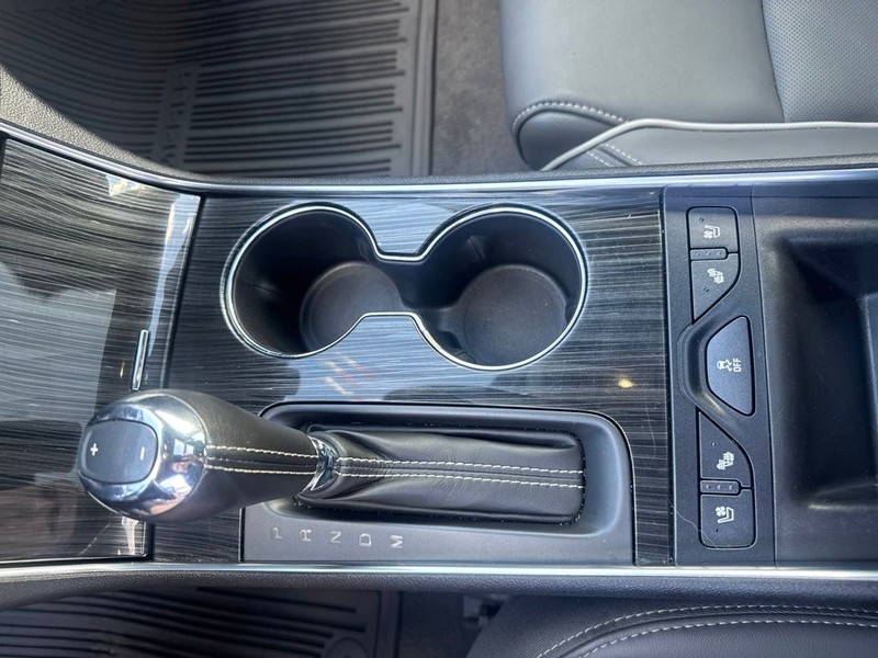 Chevrolet Impala Vehicle Full-screen Gallery Image 17
