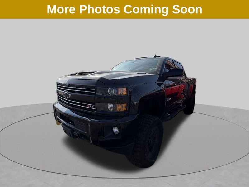 Chevrolet Silverado 2500HD Vehicle Full-screen Gallery Image 3