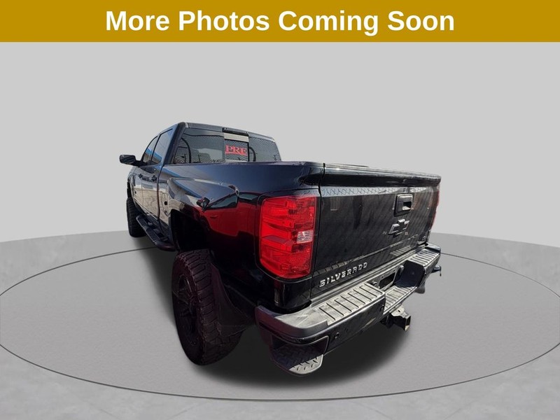 Chevrolet Silverado 2500HD Vehicle Full-screen Gallery Image 6