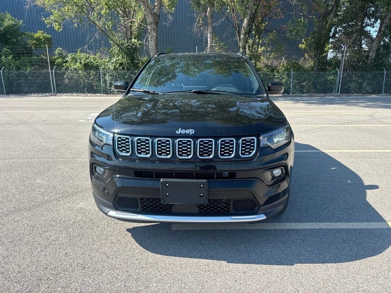 Jeep Compass Vehicle Full-screen Gallery Image 7