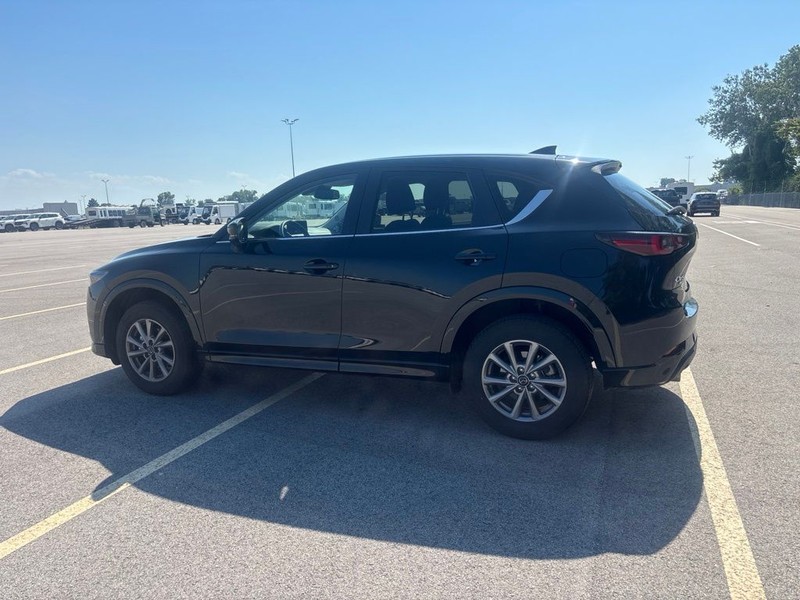 Mazda CX-5 Vehicle Full-screen Gallery Image 6